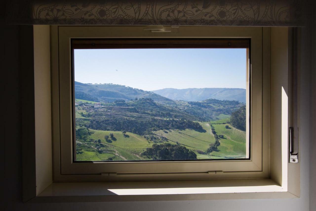 Hotel Experience Il Paesino Licodia Eubea Esterno foto